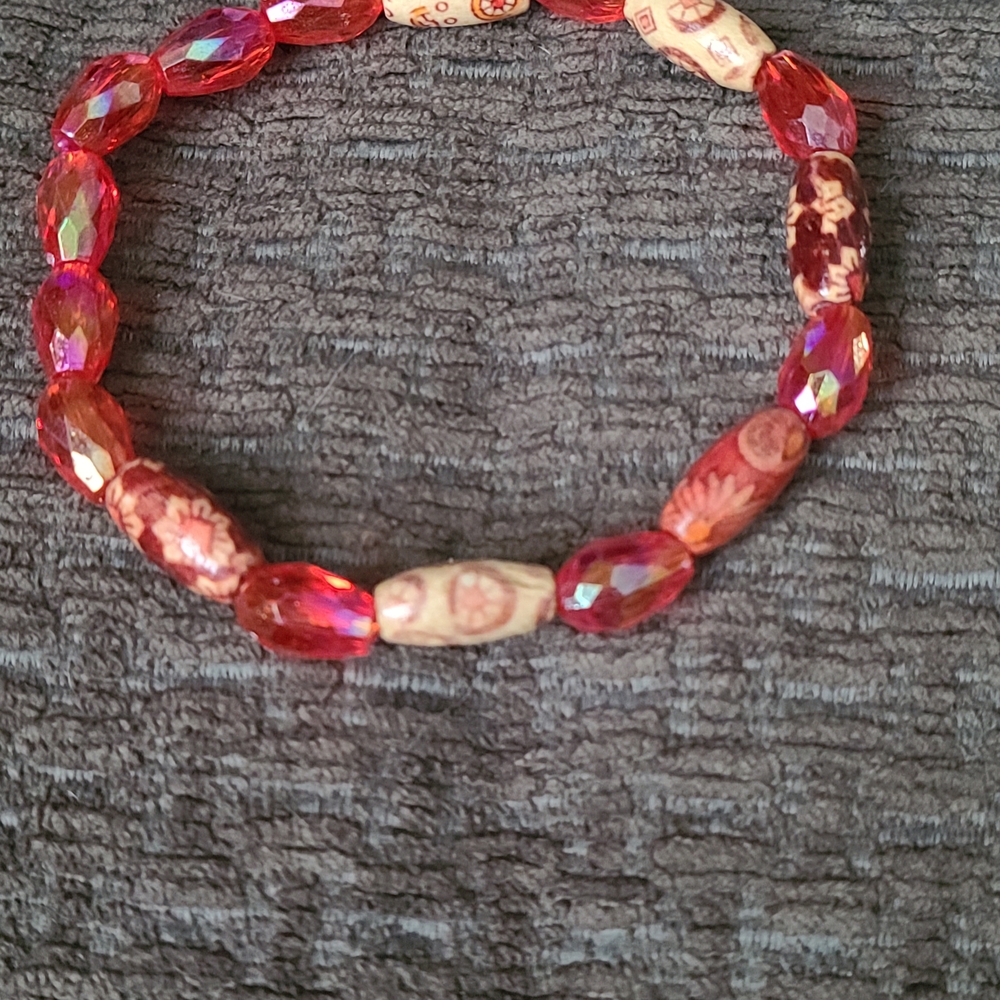 Chic Red and Beige Beaded Bracelet